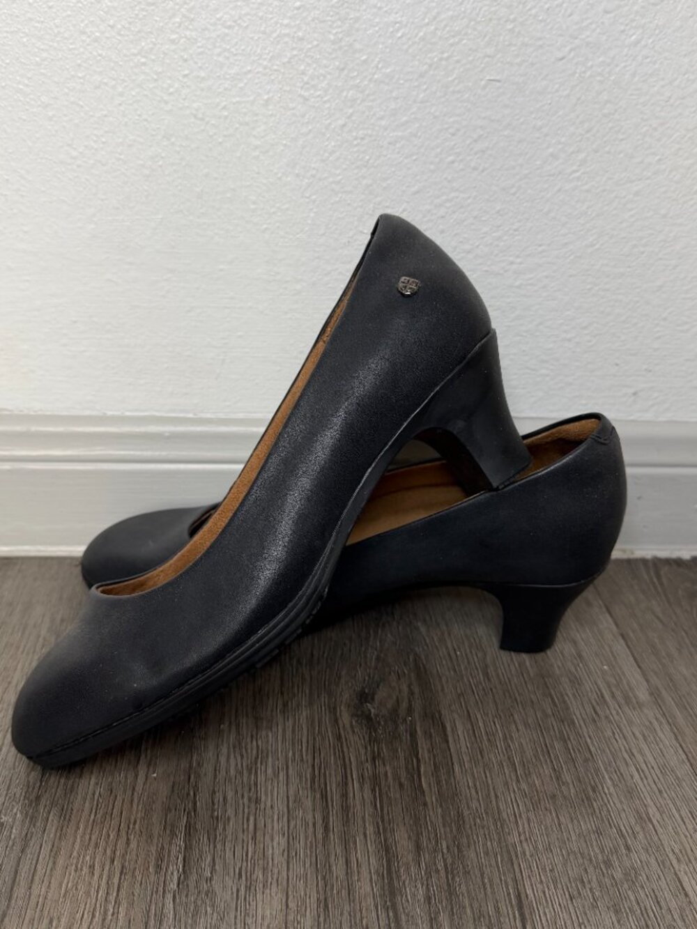 Shoes for Crews Olivia Women’s Slip-Resistant Heel Pumps Work Shoes Size 7.5